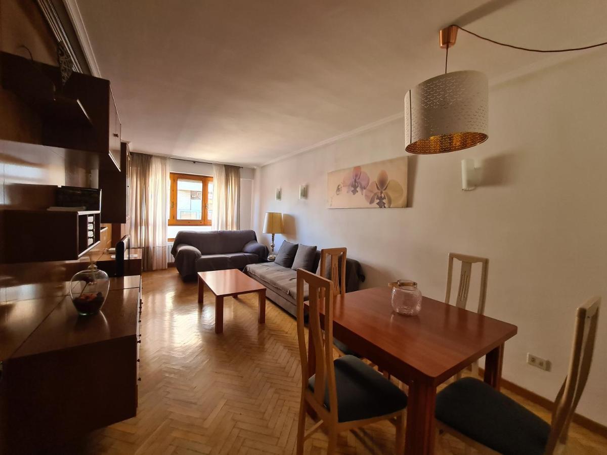 Dos Torres Tauriel - Espacioso Apartamento Con Impresionantes Vistas Y Garaje Privado Zaragoza Kültér fotó