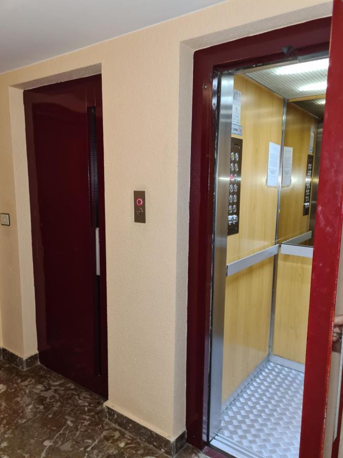 Dos Torres Tauriel - Espacioso Apartamento Con Impresionantes Vistas Y Garaje Privado Zaragoza Kültér fotó