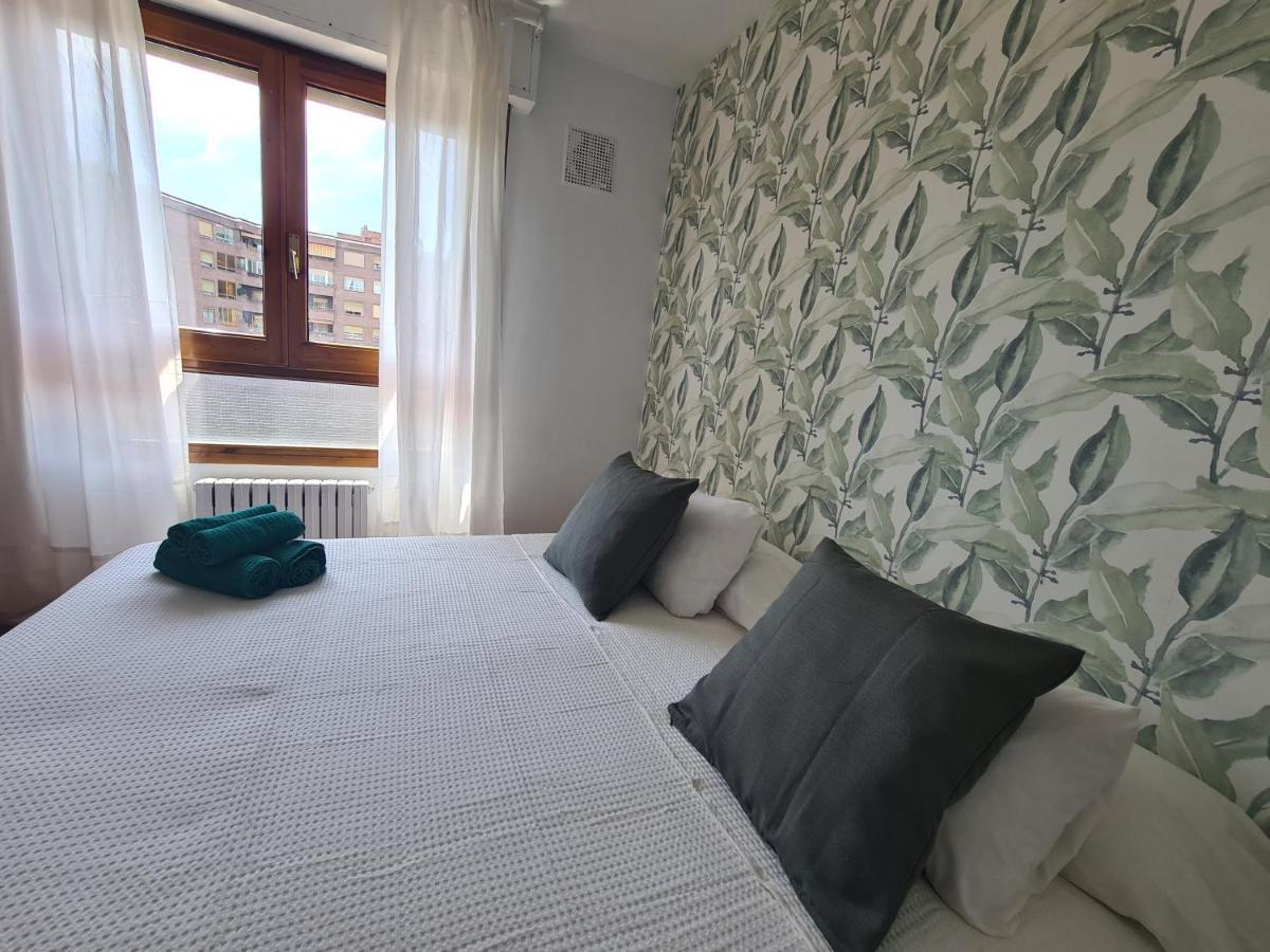 Dos Torres Tauriel - Espacioso Apartamento Con Impresionantes Vistas Y Garaje Privado Zaragoza Kültér fotó
