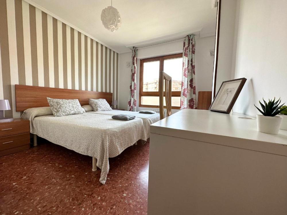 Dos Torres Tauriel - Espacioso Apartamento Con Impresionantes Vistas Y Garaje Privado Zaragoza Kültér fotó